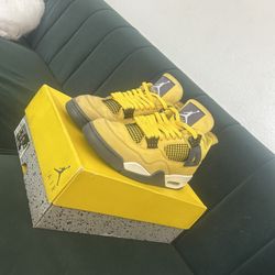 Jordan 4  Retro Lightning 2021