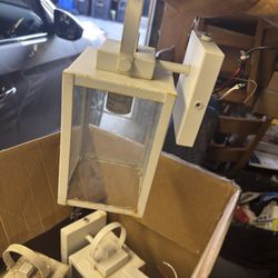 6 White Outdoor Lights 