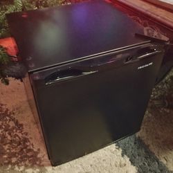 Frigidaire Mini Refrigerator Fridge