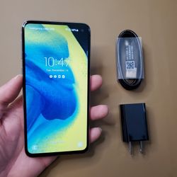 Samsung Galaxy S10e - UNLOCKED - Like New