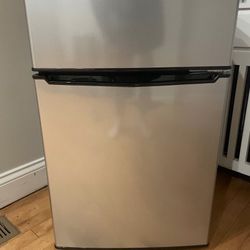 mini fridge 