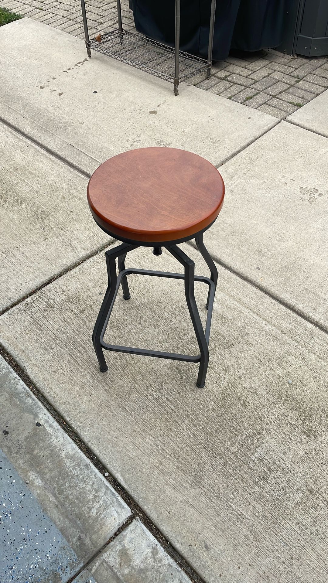 Nic Stools (2)