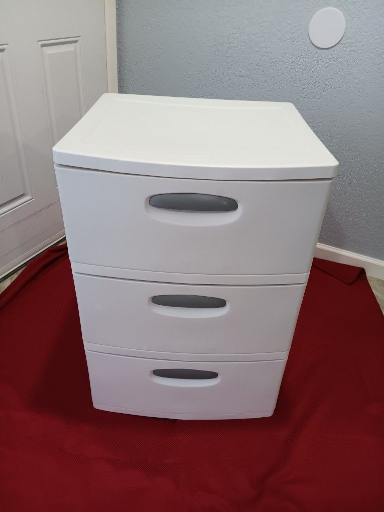 Plastic Drawers In Organizers In Storage Bins In Storage Containers In Plastic Dressers In Great Condition 