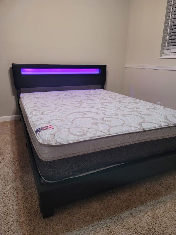NEW QUEEN SIZE PILLOW TOP MATTRESS AND BOX SPRING