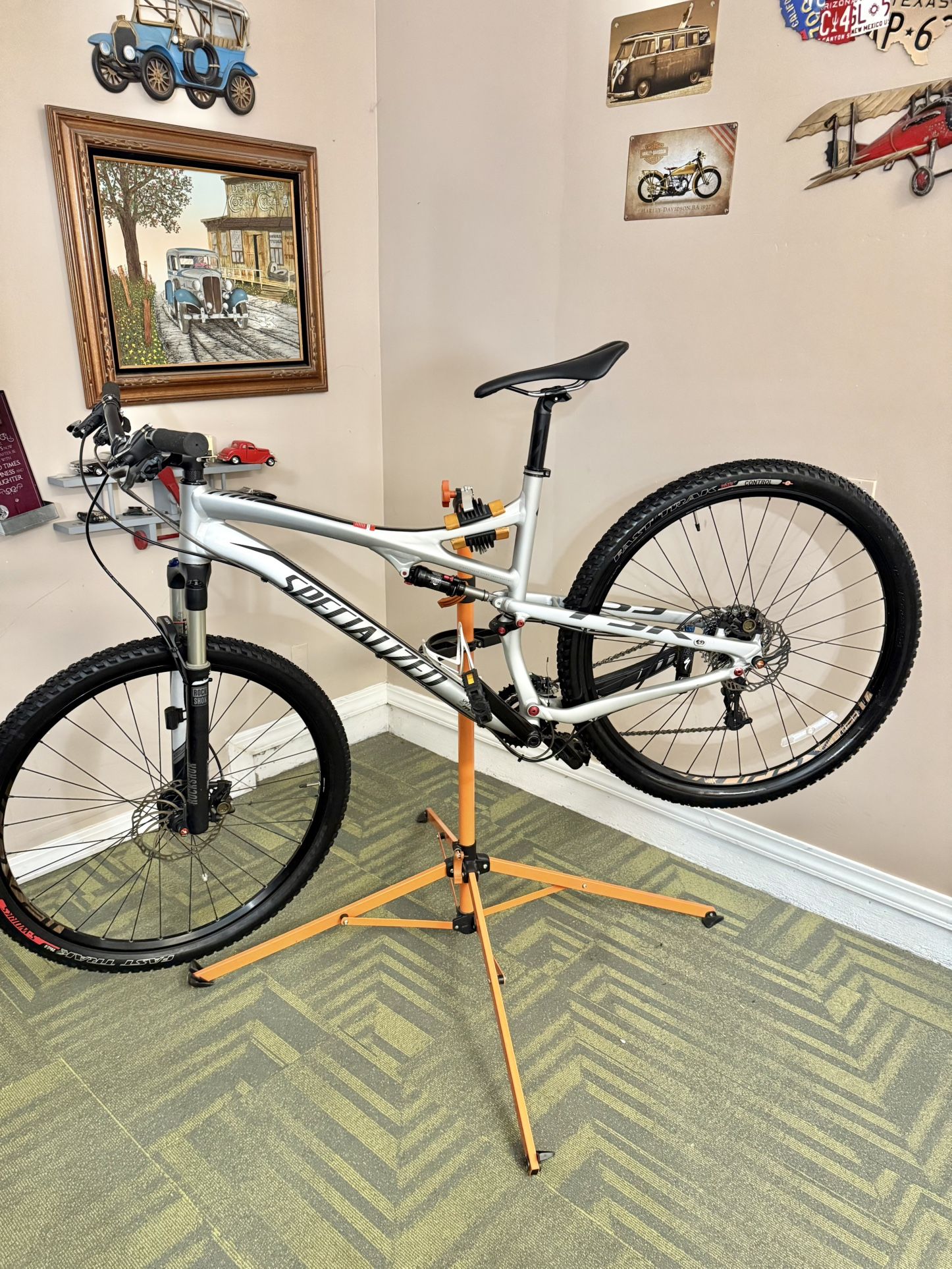 Specialized Epic Comp Full Suspension Mountain Bike 29”