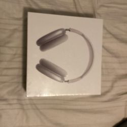 White Airpod Maxes (Negotiate Pricing)