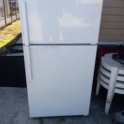GE White Fridge