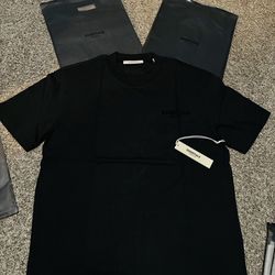 Black essential shirt
