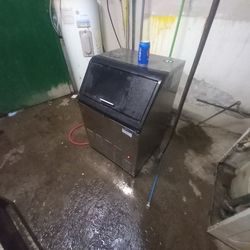 Hoshizaki Ice Machine Model No.MIM100 
