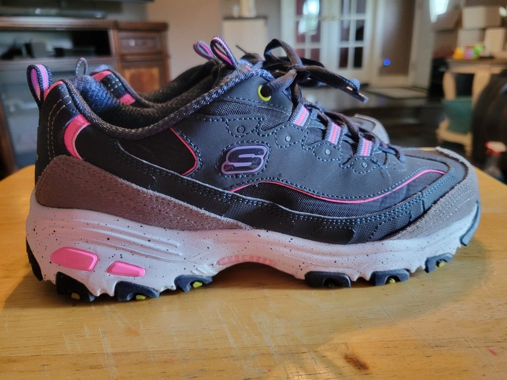 Women's Sketchers D'lux Sneakers