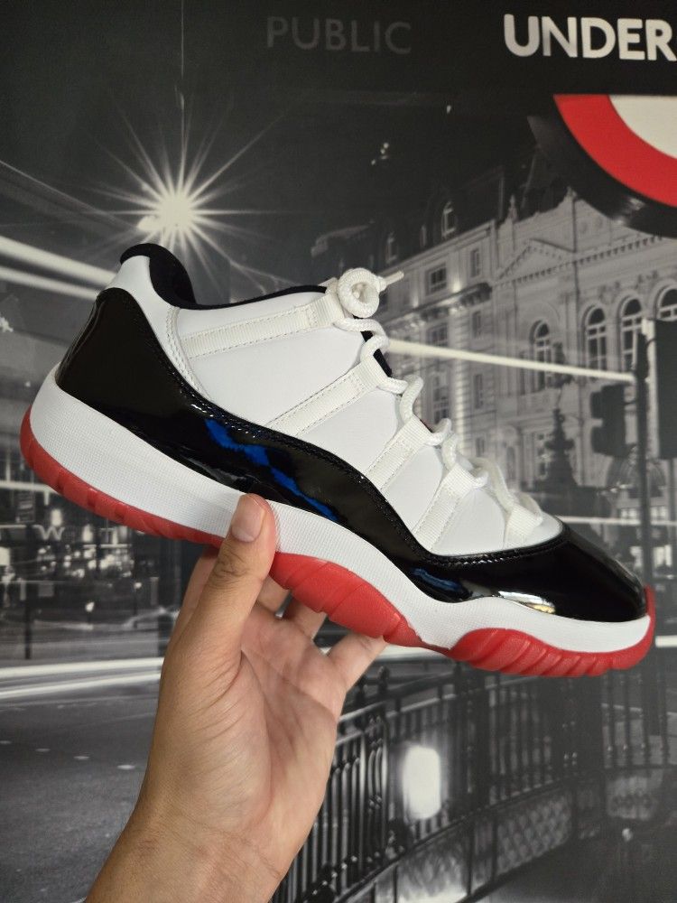 Jordan 11 Low 'Concord Bred