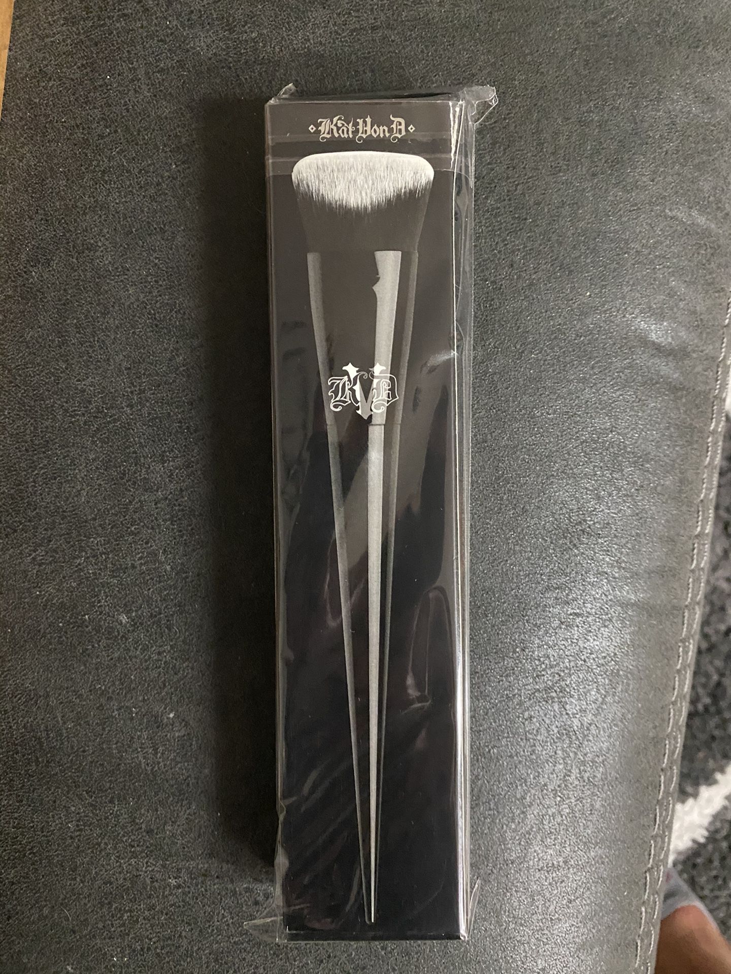 Brand new Kat Von D Lock It Makeup Brush And MAC Cream Color Base