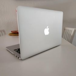Apple Macbook Pro, 13.3-inch Laptop 13-inch (Retina), 2.7Ghz Dual Core i5 (Early 2015) MF839LL/A 256 GB SSD, 8 GB Memory,  MacOS Monterey v.12.7.4. Po