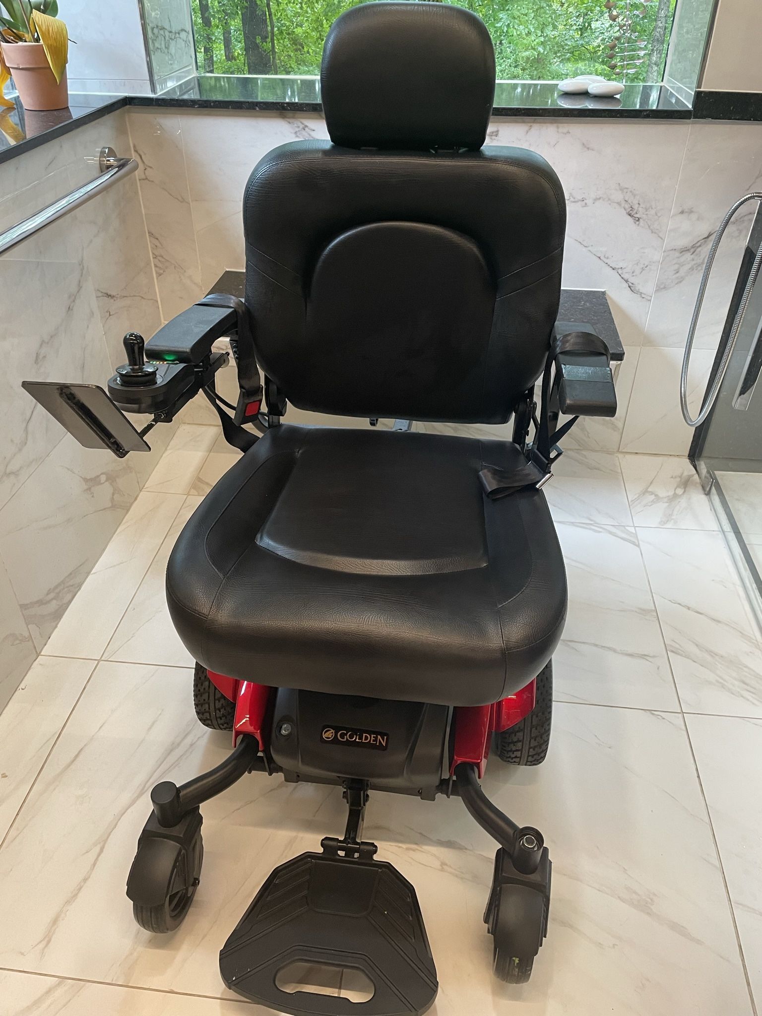 Golden Power chair