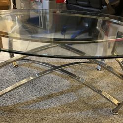 Coffee table and two side tables with one lamp