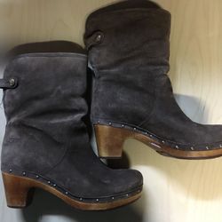 UGG Women Lynnea Brown Suede Boots