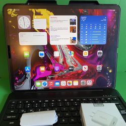 512GB  Apple IPad Pro 12.9” 3rd Generation (Face ID/Liquid Retina /2018 model) with Bluetooth keyboard case & Accessories 