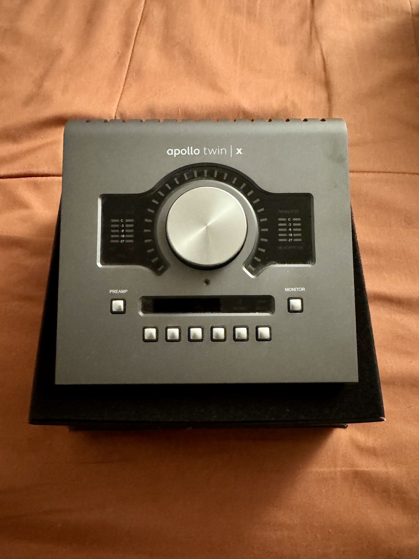 Universal Audio Apollo Twin X Duo Thunderbolt 10×6 Audio Interface – Excellent Condition