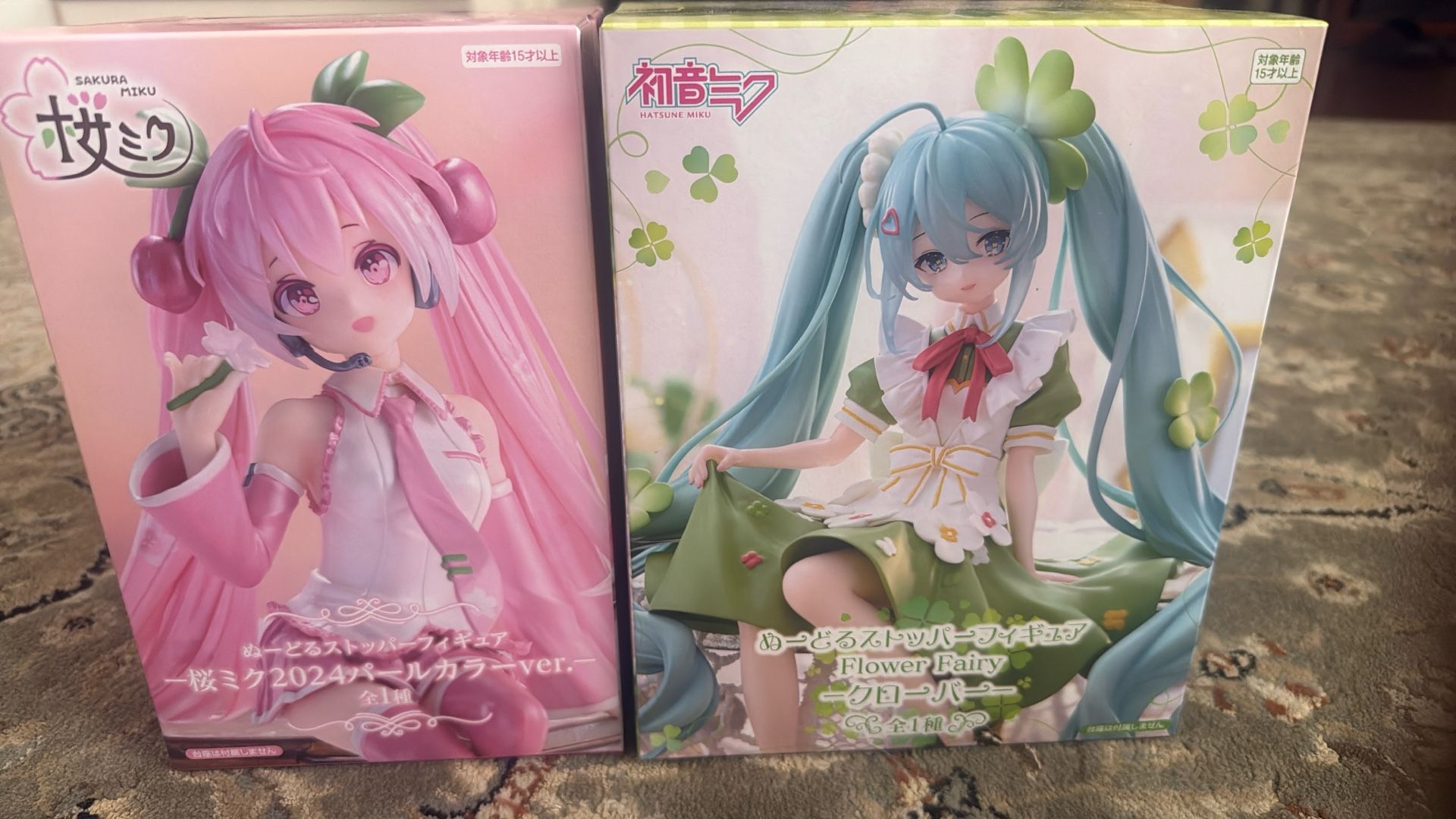 Sakura Miku & Hatsune Miku Noodle stoppers