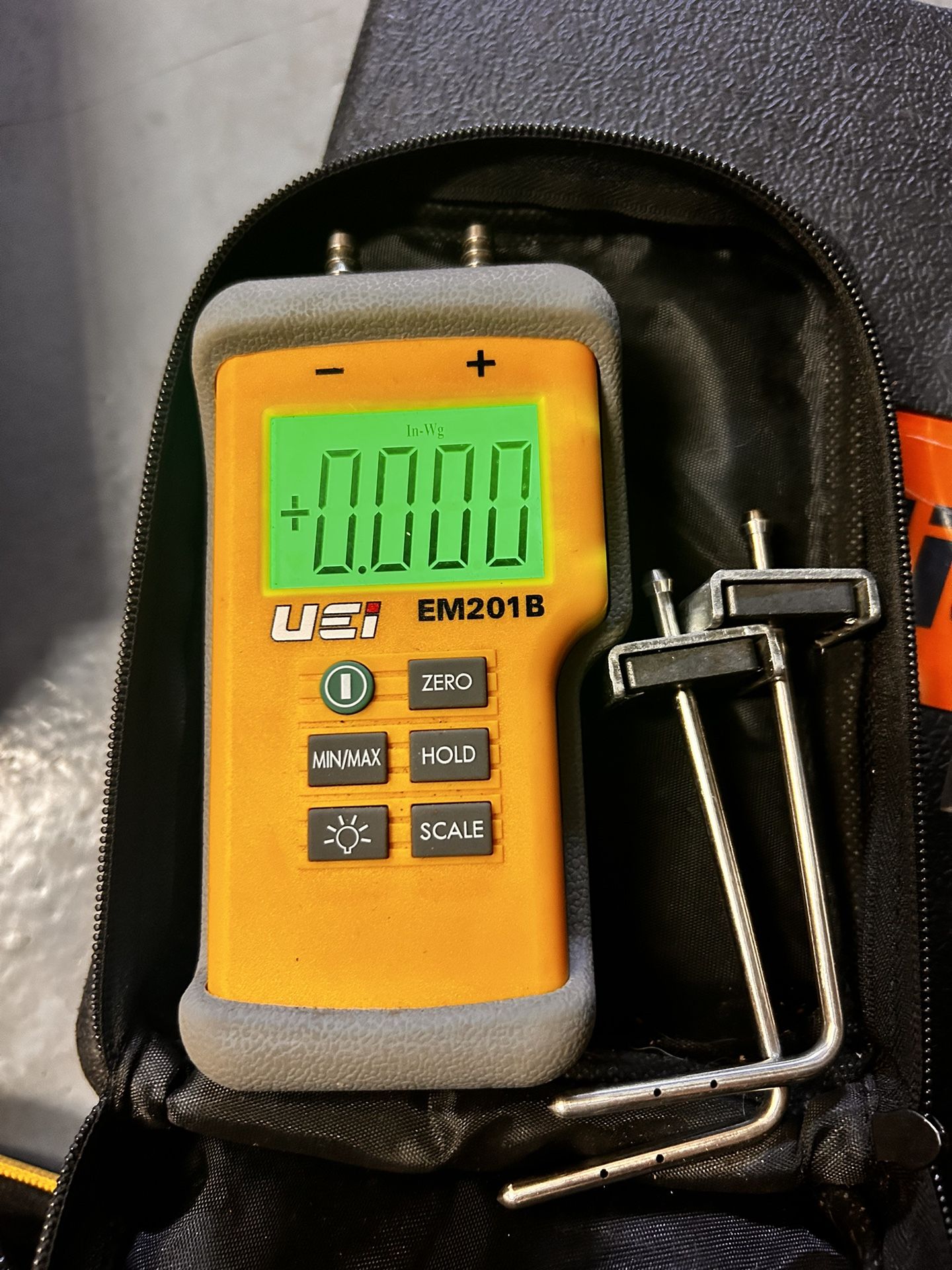 UEI Dual Input Differential Manometer (EM201B)