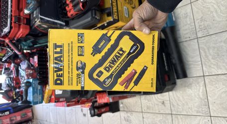 DEWALT 1600 Peak Amp Lithium Jump Starter with USB Power Bank