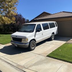 1995 Ford Econoline Van (15 Passenger)