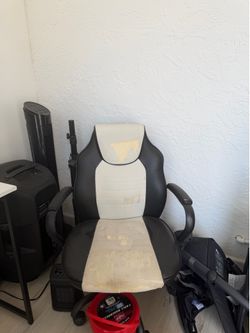 FREE DESK CHAIR