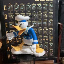 Donald Duck Statue
