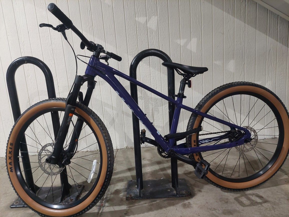 2025 Giant StP Dirt Jumper 26"