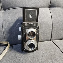Graflex 22, a medium format TLR (Twin Lens Reflex) film camera
