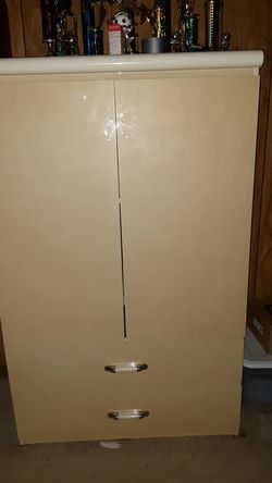 Dresser pekeño detalle en una de las fotos