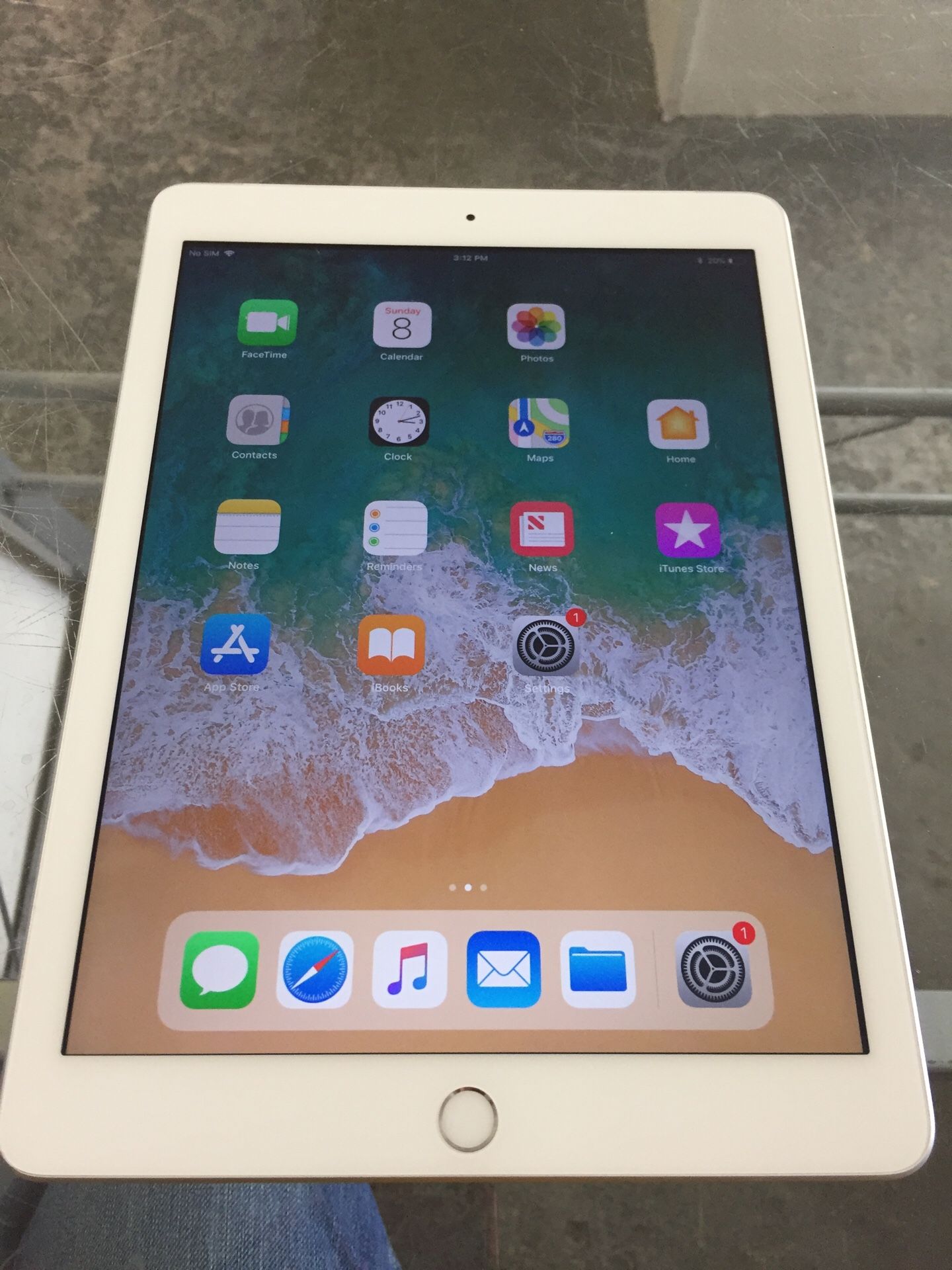 Apple iPad 5th GEN , MP252LL/A , 32GB, wi-Fi+Cell, 9.7 “ , AT&T