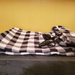 TREKSAFE 12volt Heated Travel Blanket