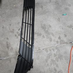 HYUNDAI ELANTRA OEM FRONT BUMPER LOWER GRILLE