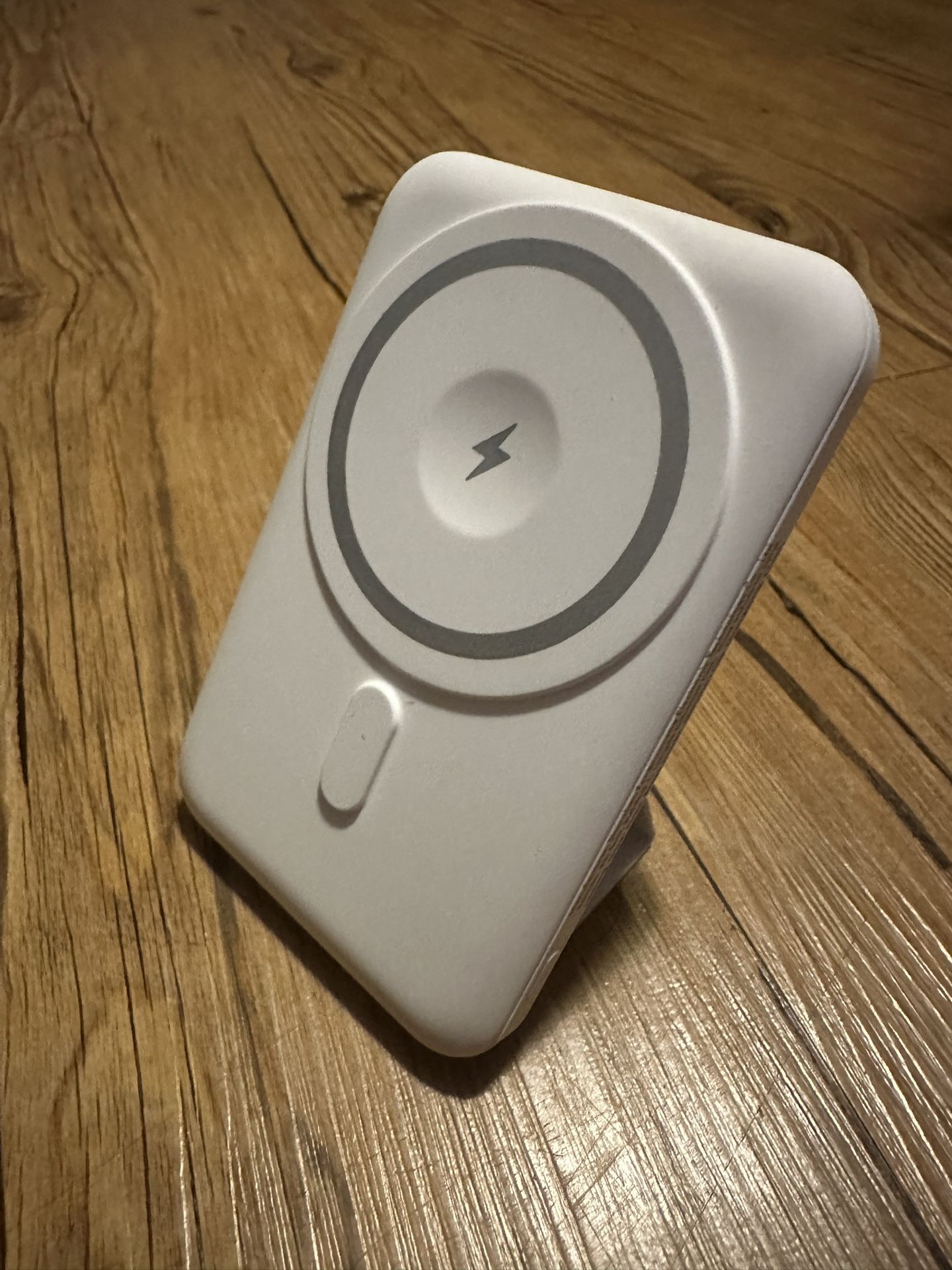 5000mah Magnetic Fast Charger 20w With Stand New White