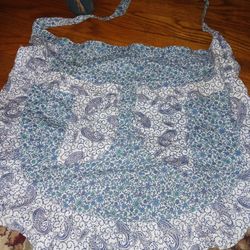 Beautiful Vintage Apron With Pockets 