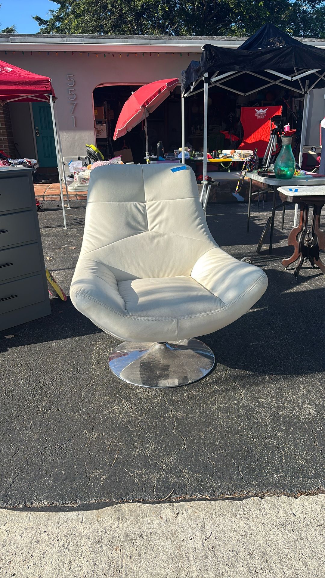 Large Swivel Chair