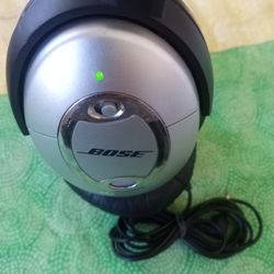 BOSE HEADPHONES NOISE CANCELLING WIRED not Bluetooth 