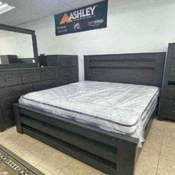 Ashley Brinxton Queen/Full Panel Headboard Bed With Mirrored Dresser, Chest And  Nightstands🎀