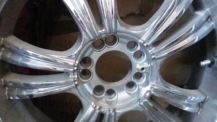 18 low profiles chrome rims 3 in great condition new tires 1 cracked rim easy fix 1 tire poped asking for 170 or best offer
