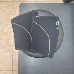 Neoprene Knee Sleeves(L)_New_$8