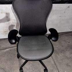 Herman Miller Mirra 