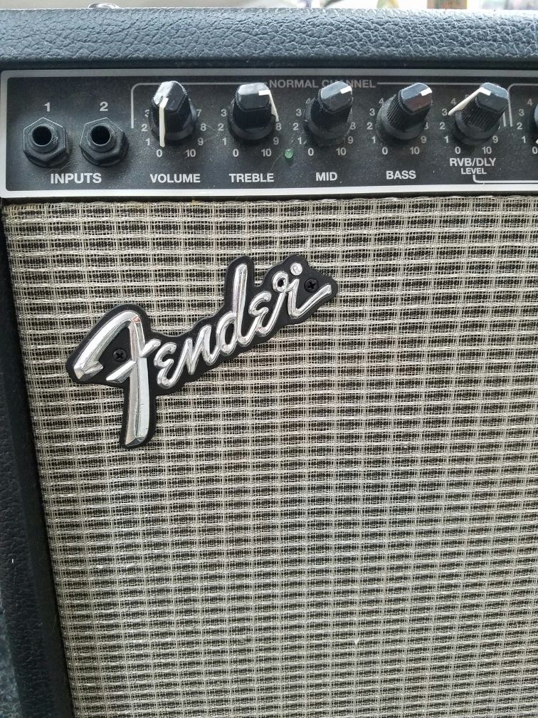 FENDER ULTIMATE CHORUS DSP GUITAR AMP. MODEL PR 436 for Sale in