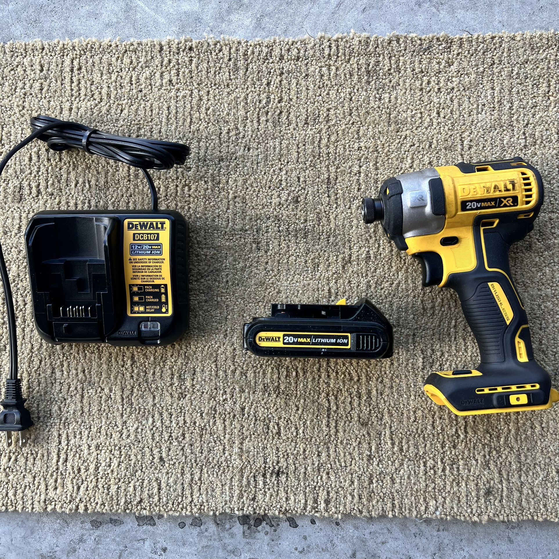 Dewalt 1/4” Cordless Impact Driver Set