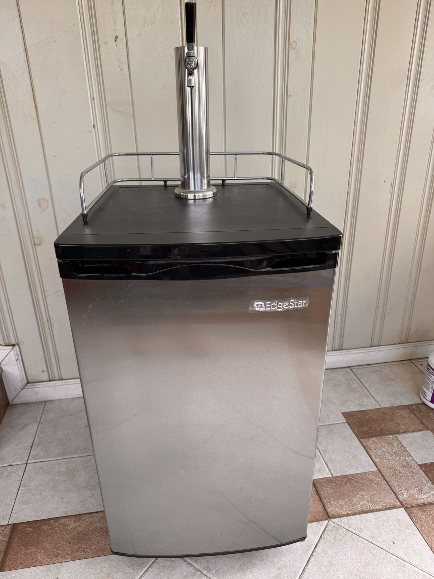 EdgeStar Kegerator / Beer Dispenser