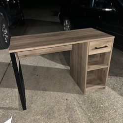 Mainstays Wood/Metal Desk, Rustic Weathered Oak Finish