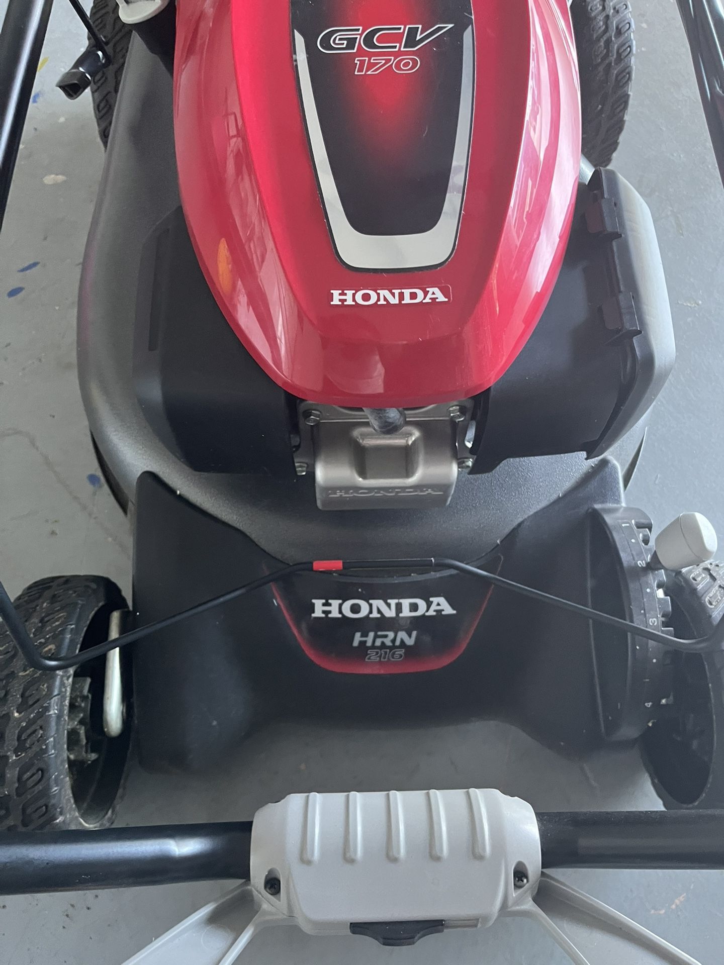 Honda HRN 216, WalkBehind SelfPropelled Lawn Mower with Twin Blade