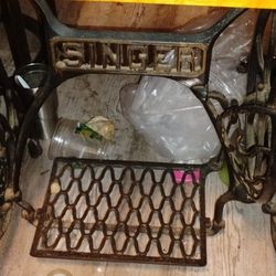 Singer Sewing Machine 