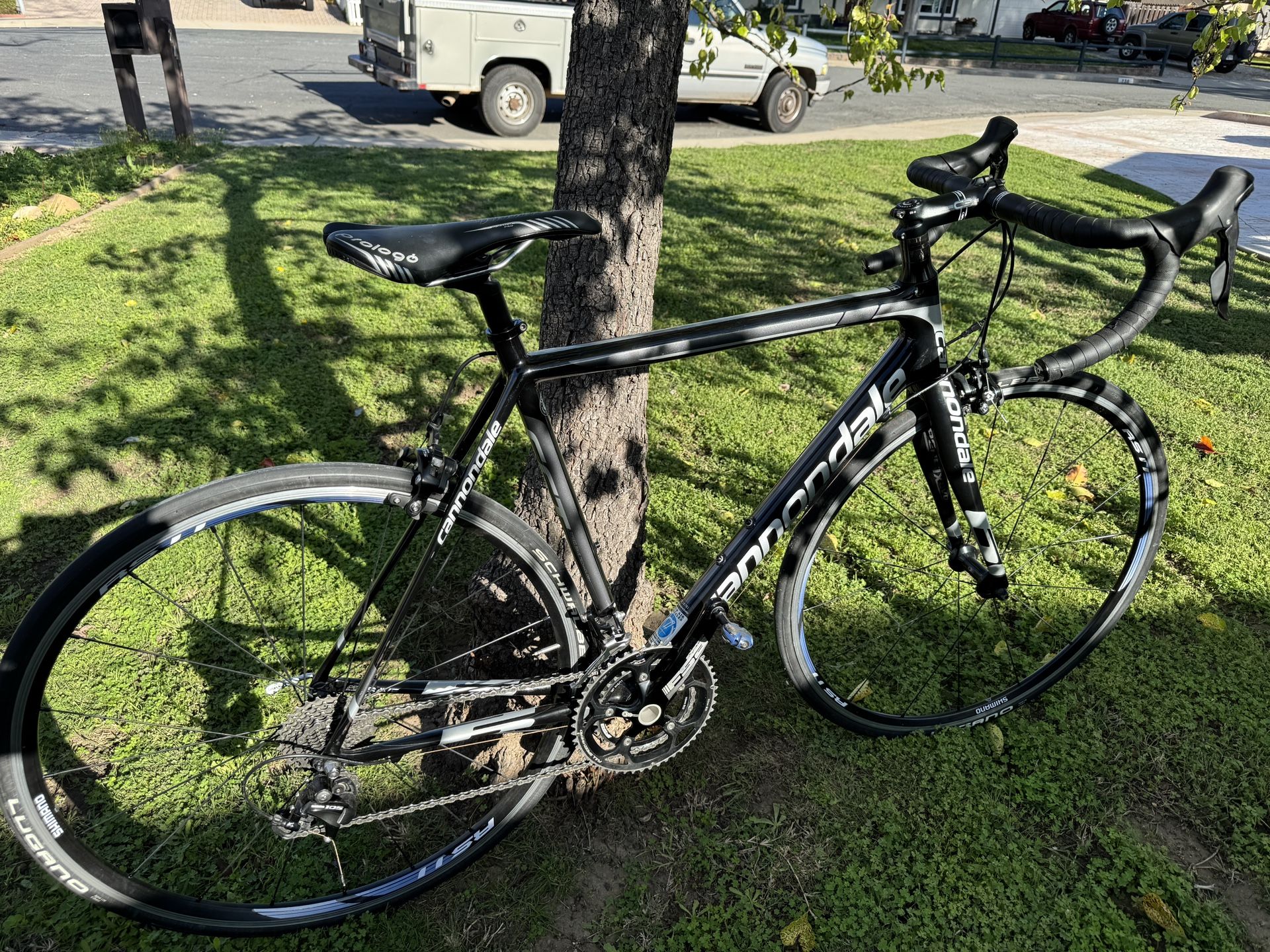 56 cm - 2016 Cannondale SuperSix Evo Hi-Mod - 15lb - 28c Tires. 