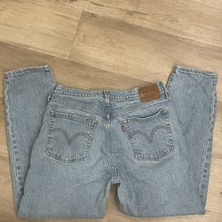Levi's light wash straight leg jeans
